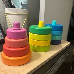 Lovevery twist and pivot pattern puzzle. Four months 31, 32, 33.